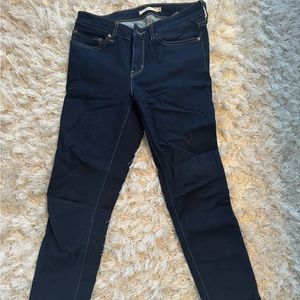 Levi 711 Skinny Jeans